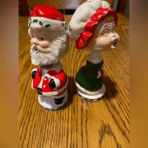 Mr&Mrs.Claus Bobble Heads - Picture 13 of 14